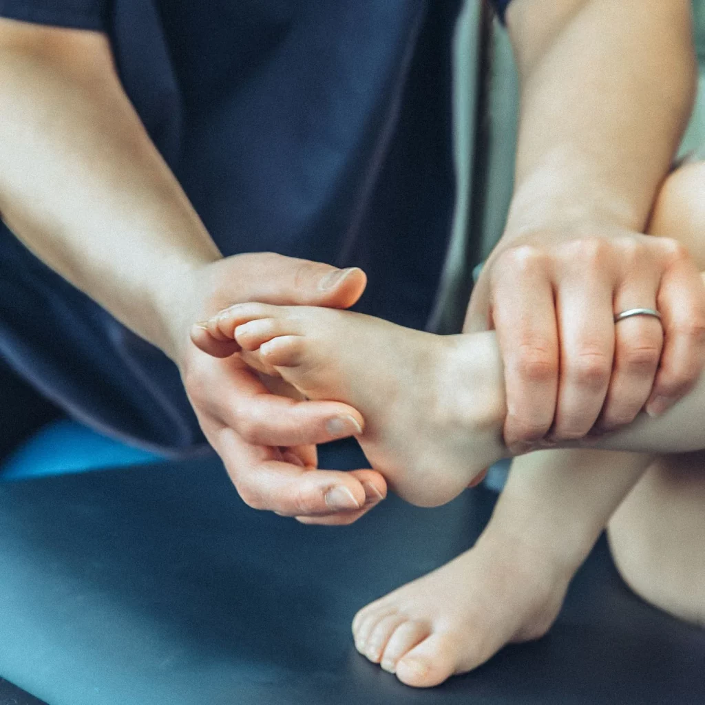 Callen_Olive_Podiatry_Clinic_Berkhamsted_near_Hemel_Hempstead_and_Tring__Childrens_legs_and_feet_kids_legs_and_feet_biomechanical_foot_assessment